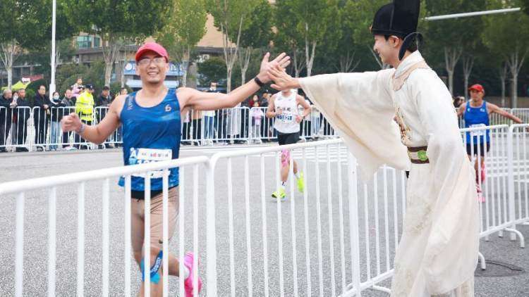 日早晨, bt, 跑者曹丽娜