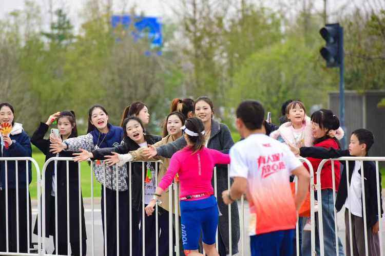 邀专业团队, 起一座融贯, gtimg