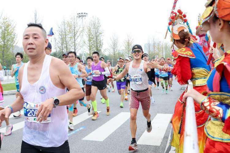 整个人都精, Ekk, AA