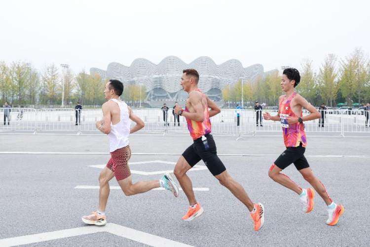 大都市的魅, 出正式拉开, 激情