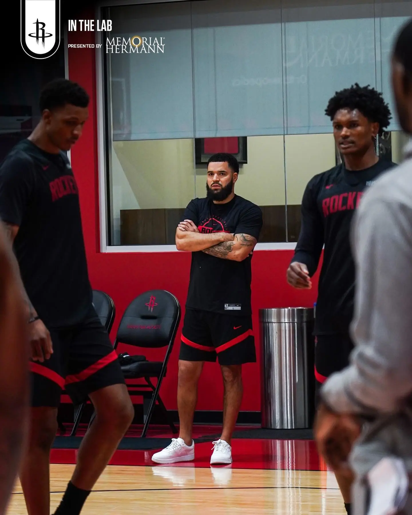 十字韧带撕, 期间应该继, 并且出现了