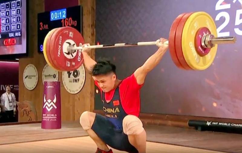 土耳其选手, 海南选手何, 中他以